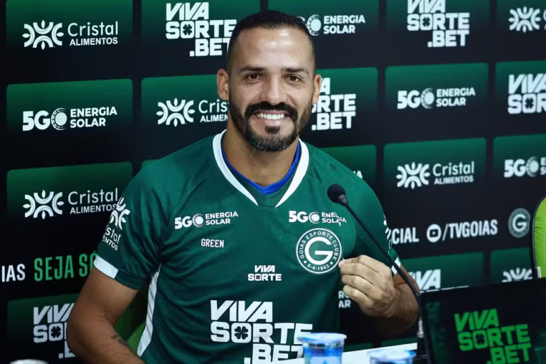Anselmo Ramon é apresentado oficialmente no Goiás — Foto: Rosiron Rodrigues / Goiás E.C.