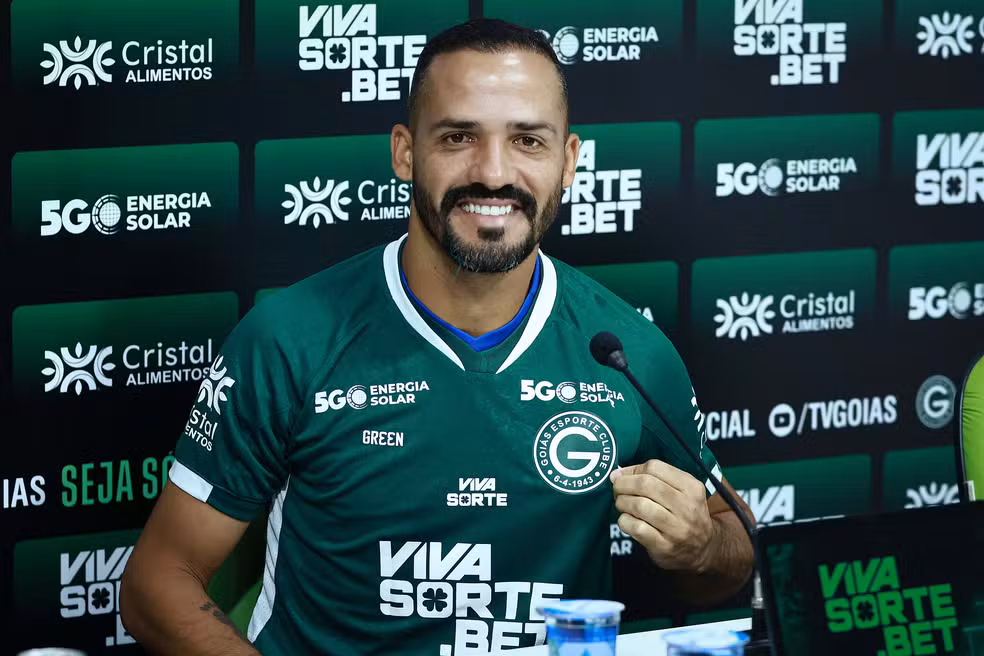 Anselmo Ramon é apresentado oficialmente no Goiás — Foto: Rosiron Rodrigues / Goiás E.C.